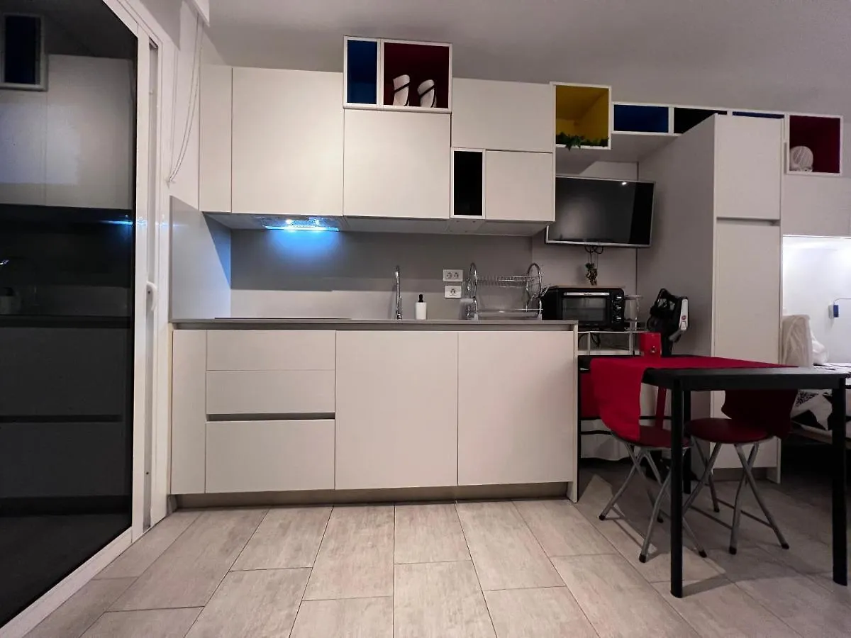 Estudio Mondrian Playa del Inglés 0*,
