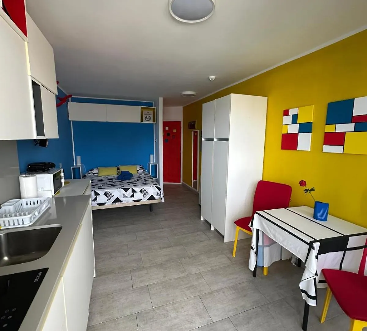 Apartahotel Estudio mondrian Playa del Inglés